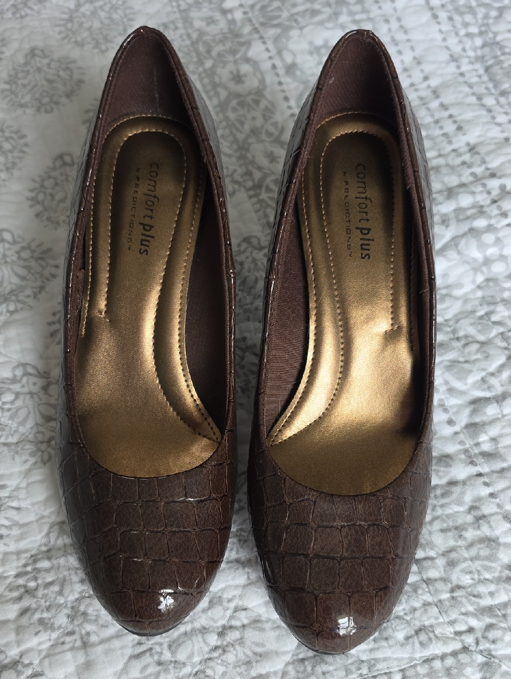 comfort plus by Predictions Brown Croc-Embossed Pumps